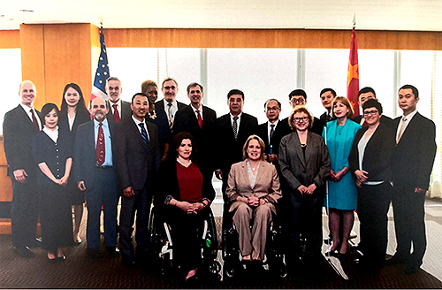 圖為與會(huì)人員合影