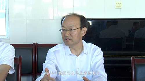 圖為第36個教師節(jié)前夕，中國殘聯(lián)黨組書記、理事長周長奎赴四川省涼山州西昌市看望特教學校師生